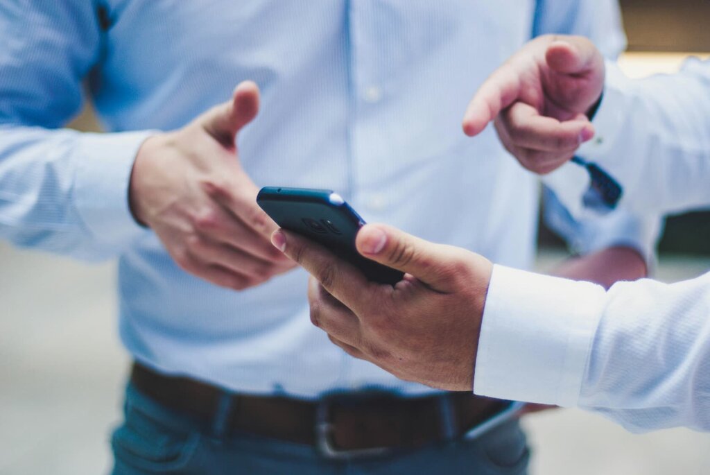 Attendee using mobile app.