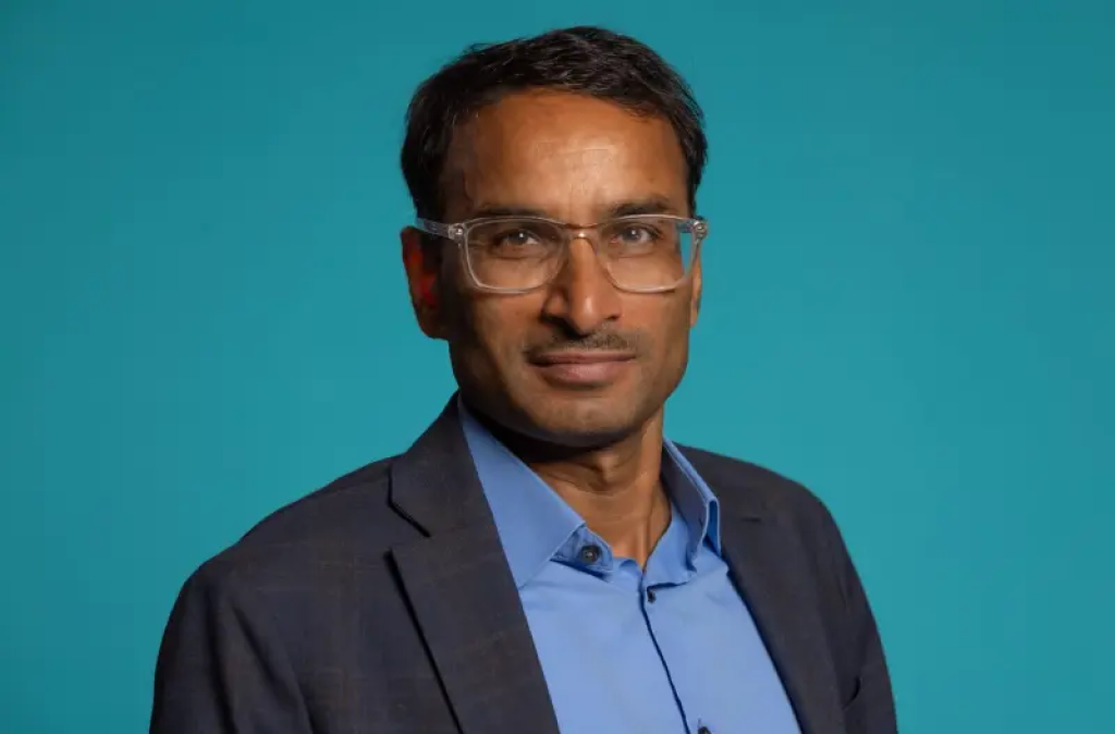 Vijay Chobisa headshot.